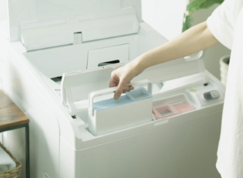 日立洗濯機の洗剤自動投入タンクを取り外して補充できる